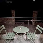 Simple, Calm And Luxurious 아파트