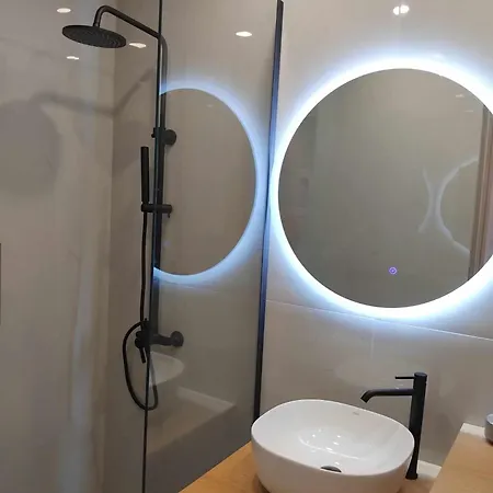 Simple, Calm And Luxurious アパート