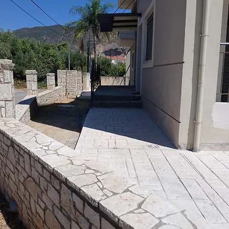 Simple, Calm And Luxurious * カラマタ