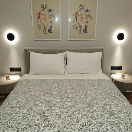 Simple, Calm And Luxurious